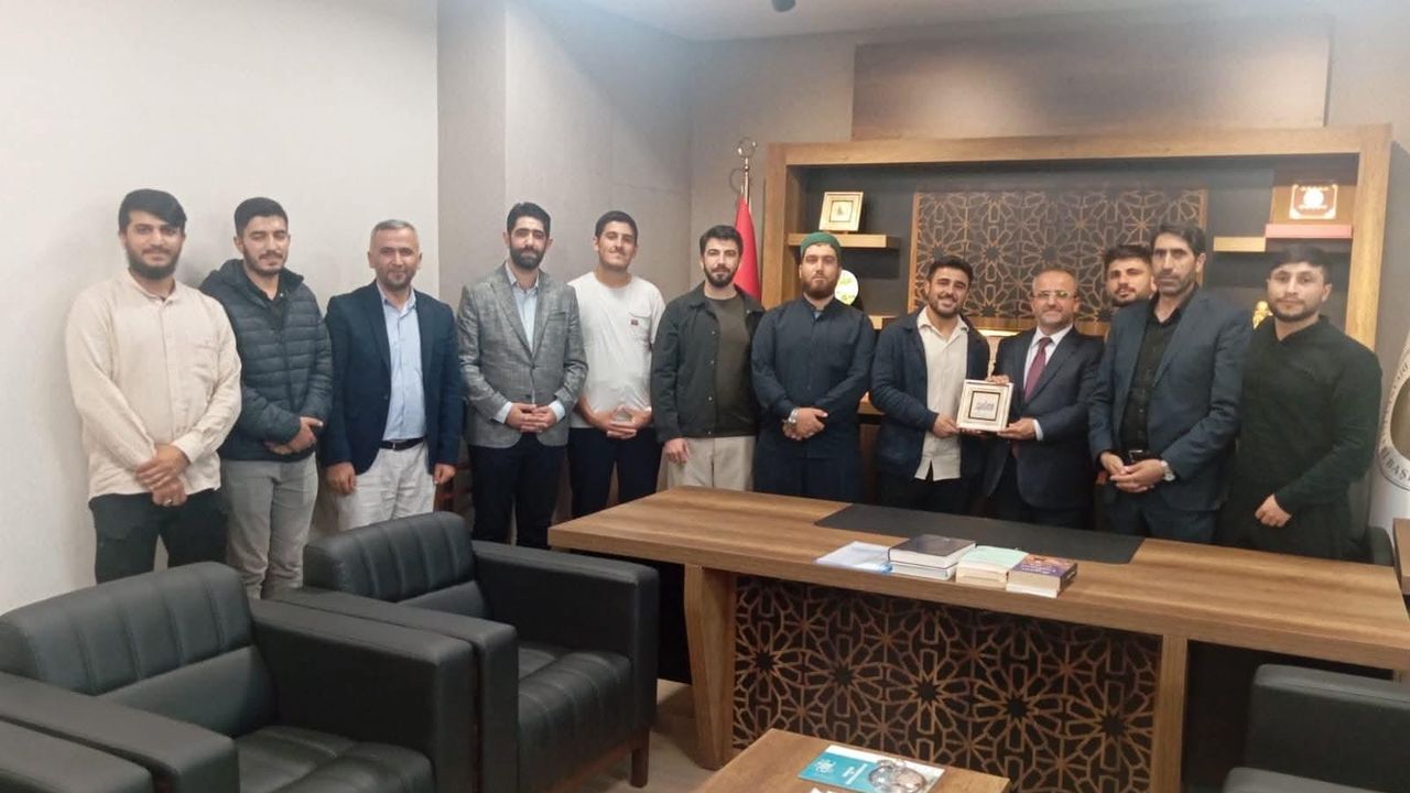 Üniversiteli ve imam hatipli gençlerden İl Müftülüğüne anlamlı ziyaret
