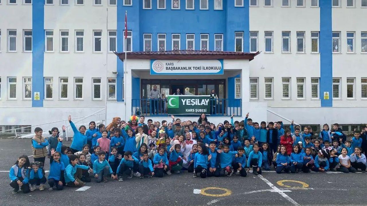 Yeşilay Kars Şubesi’nden TOKİ İlkokulu’nda renkli şenlik