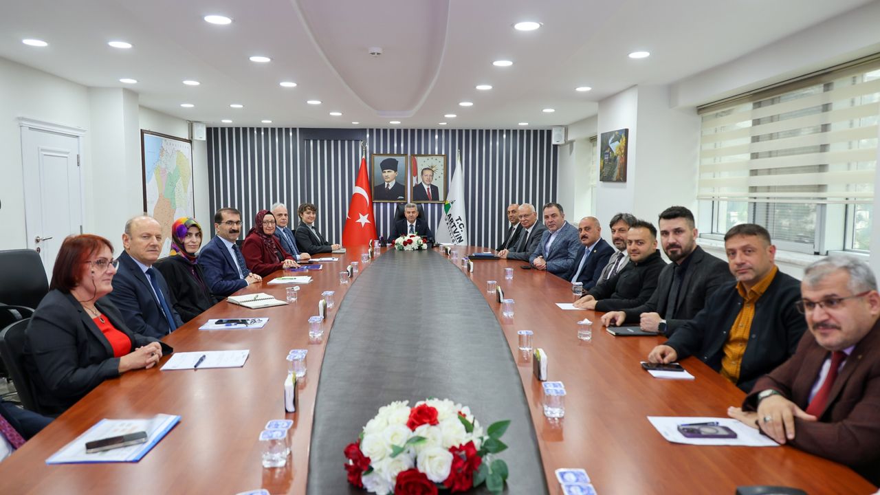 Artvin'de Vali Ergün başkanlığında İl İstihdam ve Mesleki Eğitim Kurulu toplantısı yapıldı